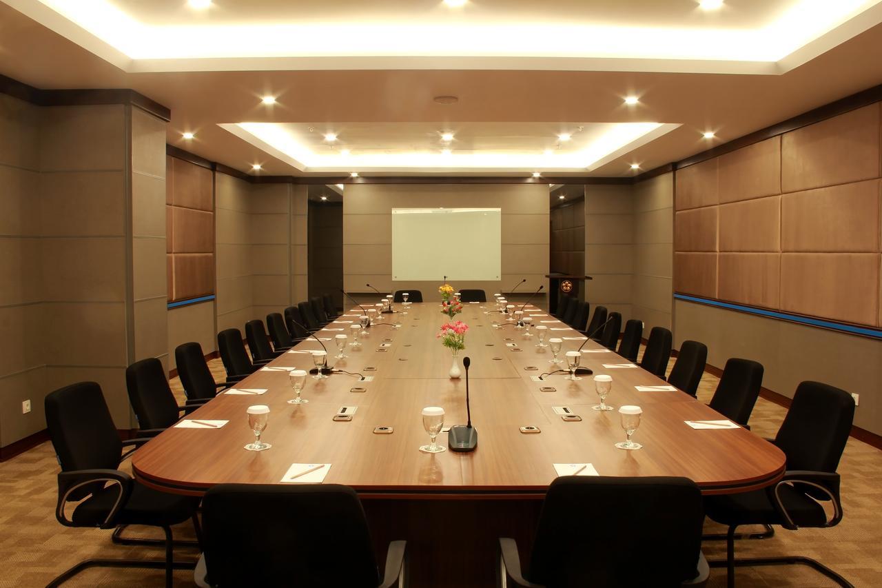 Hotel Brothers Biru Solo Baru Ngoại thất bức ảnh
