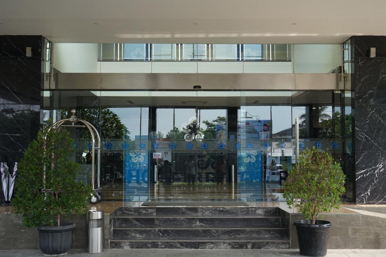 Hotel Brothers Biru Solo Baru Ngoại thất bức ảnh